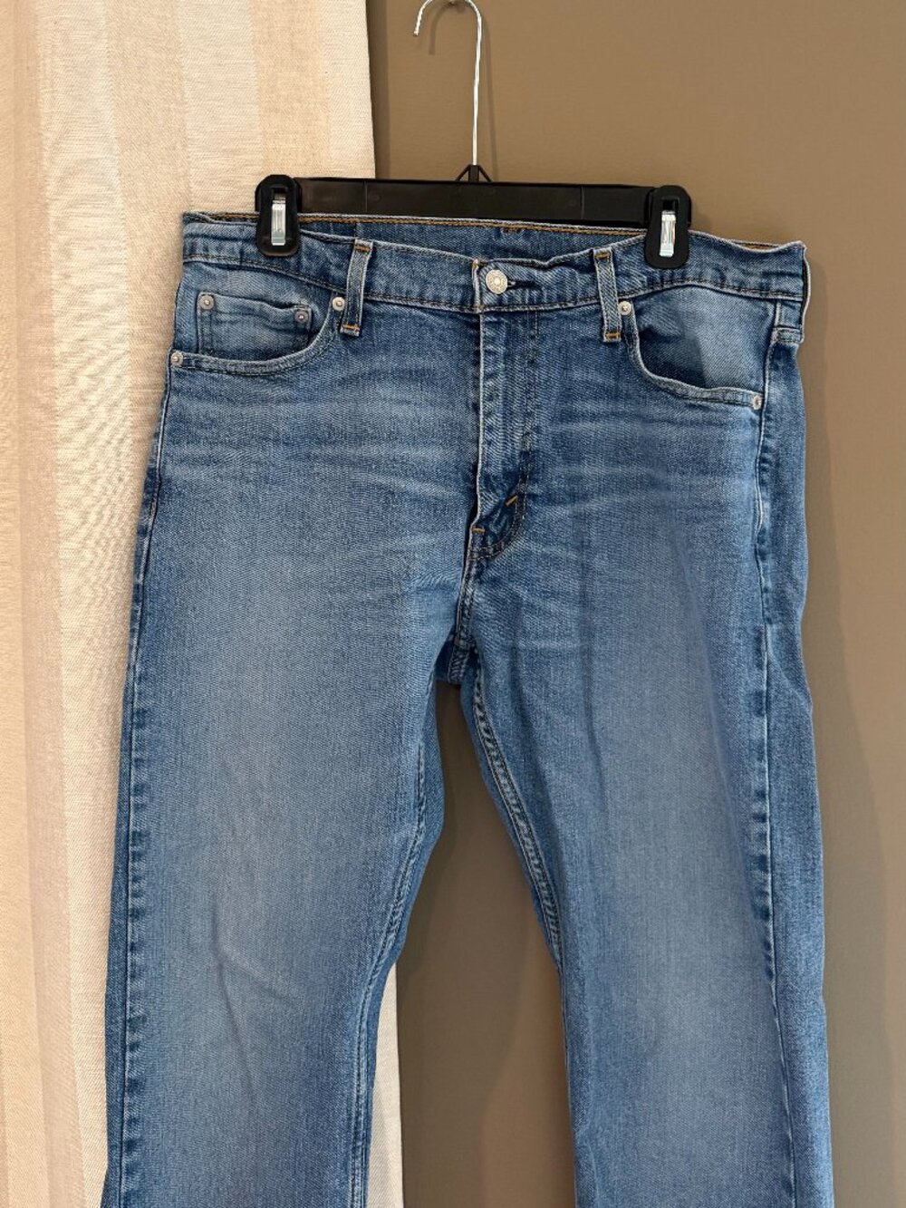 Levi's Men's 513 Slim Straight, Medium Wash Jeans, Size 33x30 - Picture 3 of 10